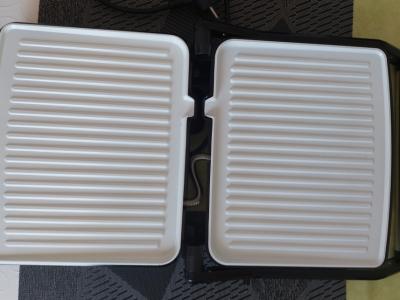 Parrilla de mesa con placas cerámicas Gourmetmaxx