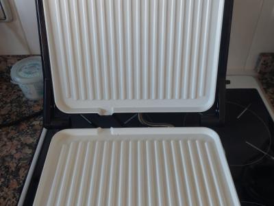 Parrilla de mesa con placas cerámicas Gourmetmaxx