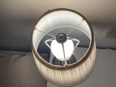 Lámparas de mesa de acero inoxidable con pantalla blanca - lámparas de noche