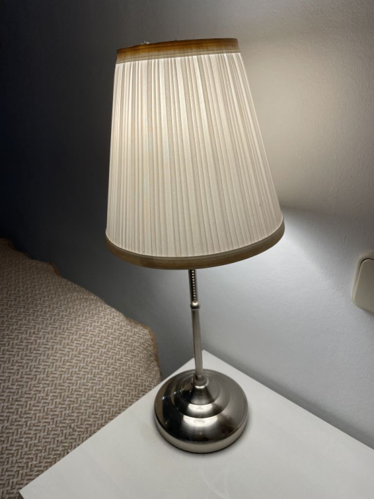 Lámparas de mesa de acero inoxidable con pantalla blanca - lámparas de noche