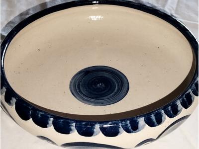 Tischzubehör, Tischabfallbehälter mit Deckel, Brotschale, Keramik, handgetöpfert, handbemalt