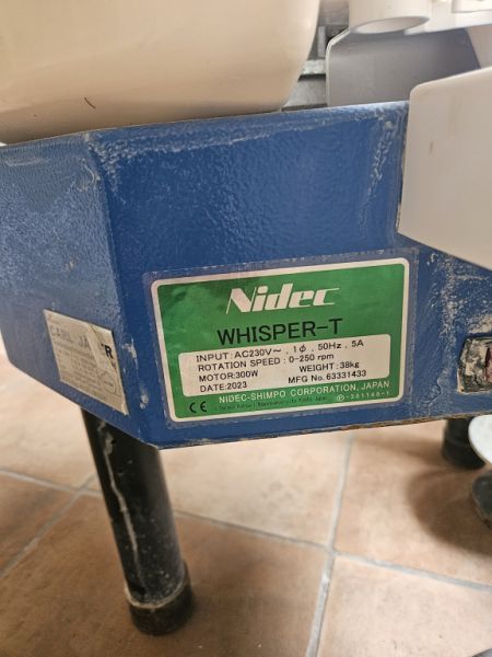 Torno de alfarero Nidec