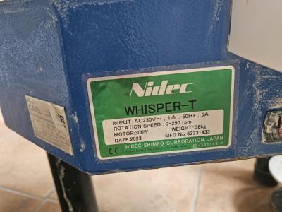 Torno de alfarero Nidec