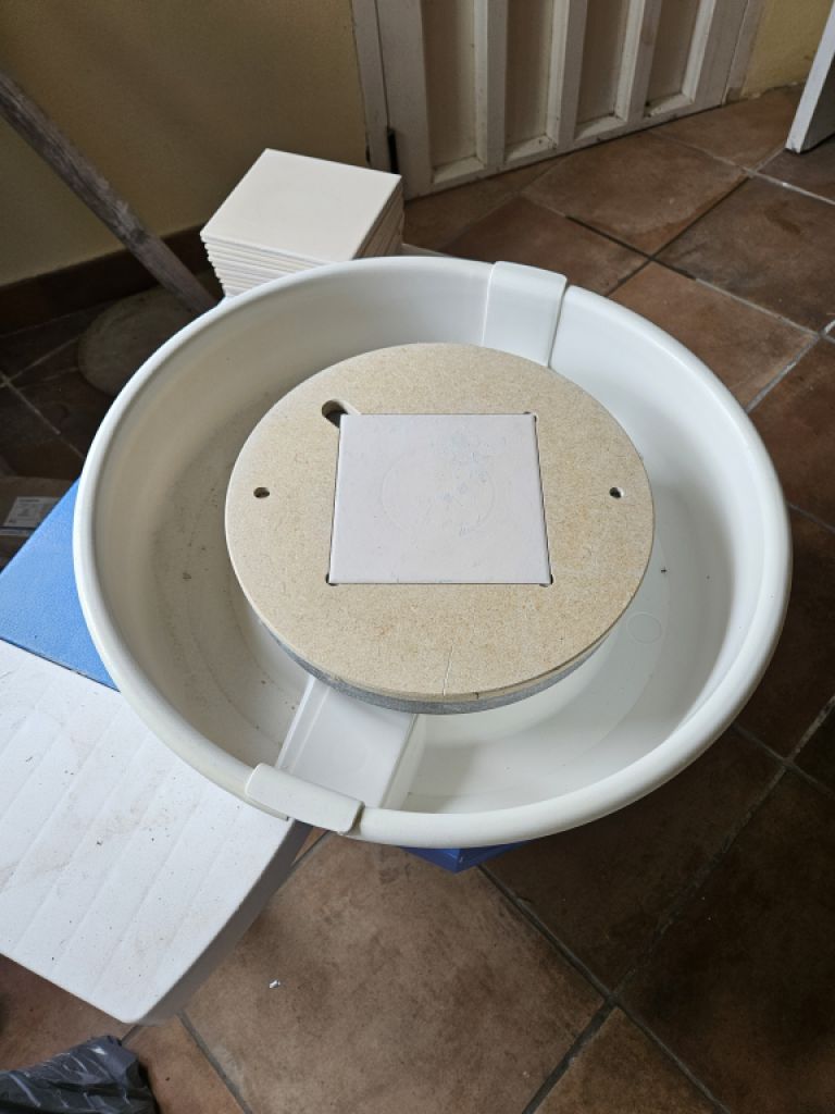 Torno de alfarero Nidec