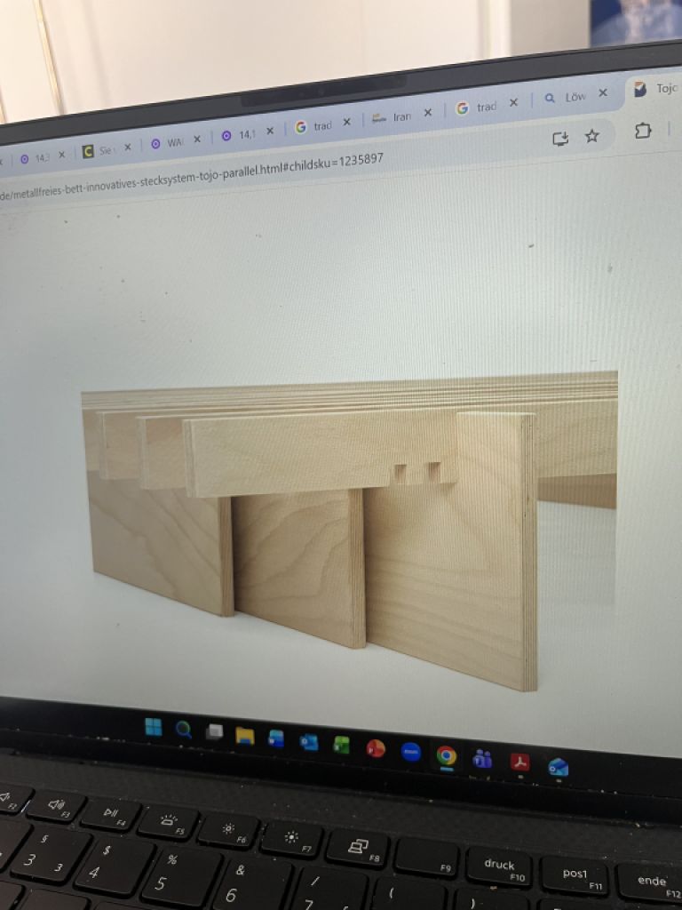 Tojo Innovations - estructura de cama maciza de haya.