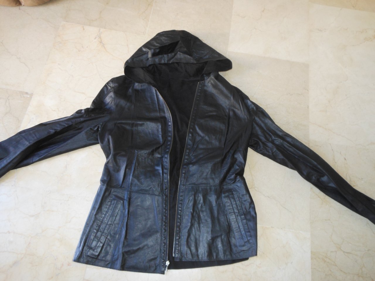 Tolle Damenlederjacke von beiden Seiten zu tragen ..Gr. 38 ...Fb. schwarz