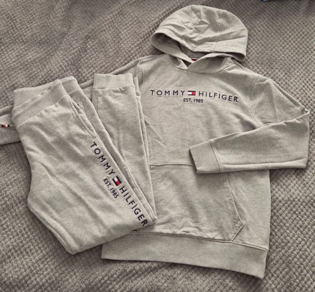 Tommy Hilfiger chándal, talla 152