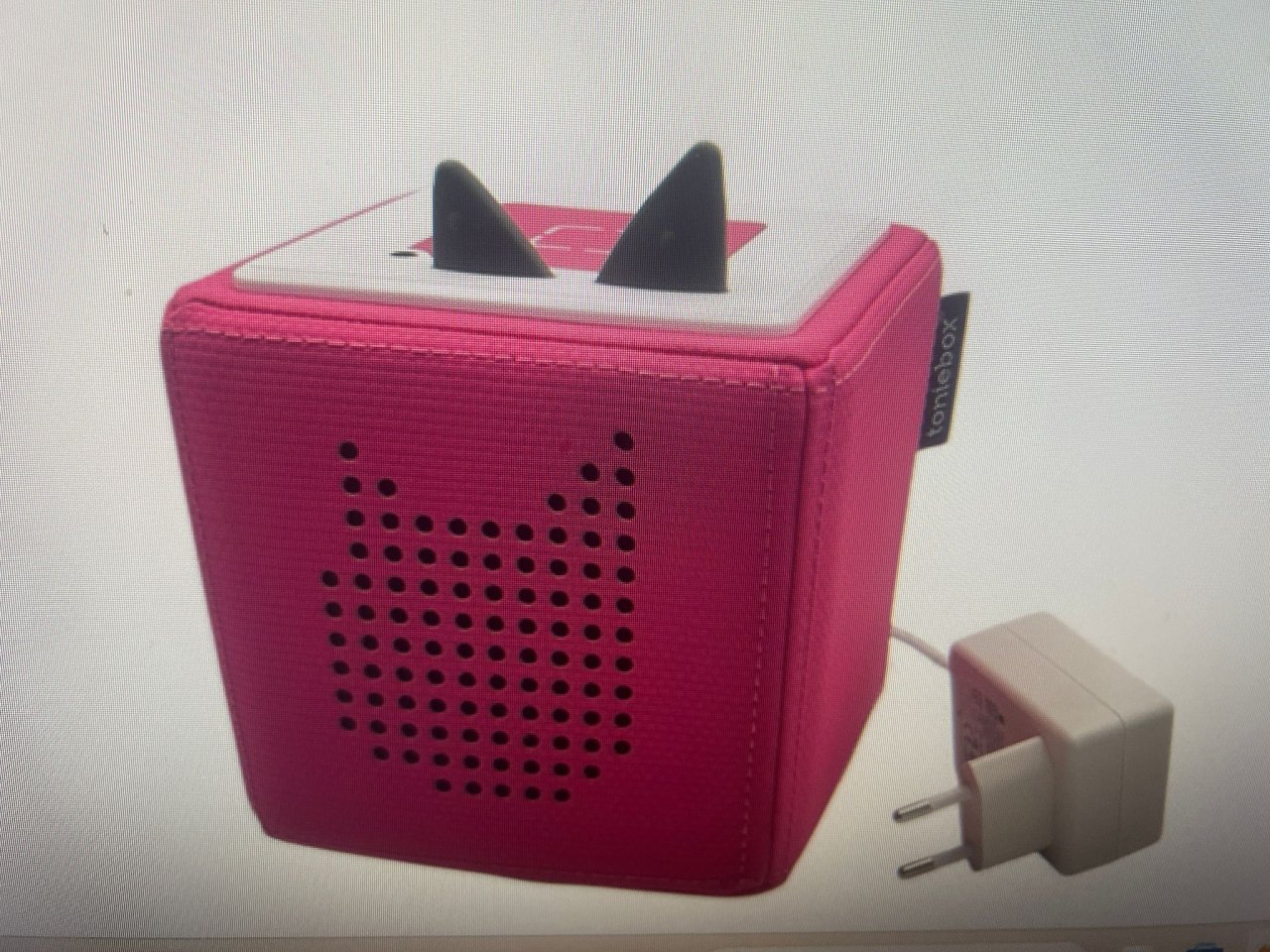 Toniebox with play figures and charging station