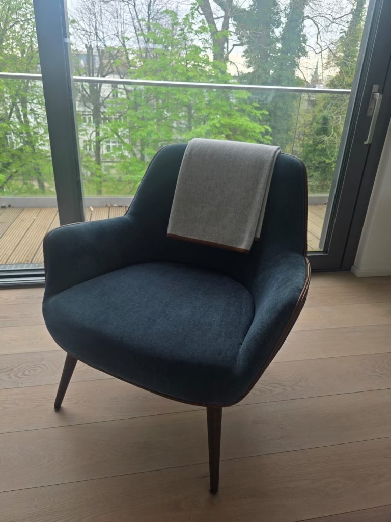 Top Designer-Sofa (ausziehbar) mit Sessel und passendem Teppich
