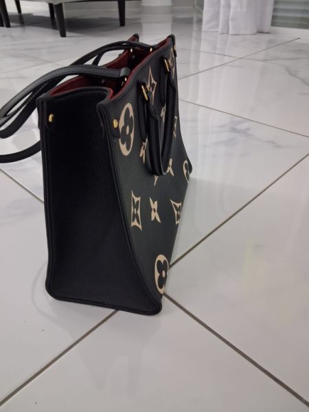 TOP !!!! Bolso LV, talla M, como nuevo, sin signos de uso