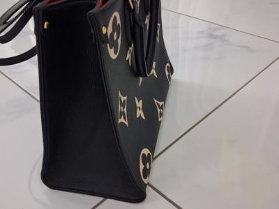 TOP !!!! Bolso LV, talla M, como nuevo, sin signos de uso