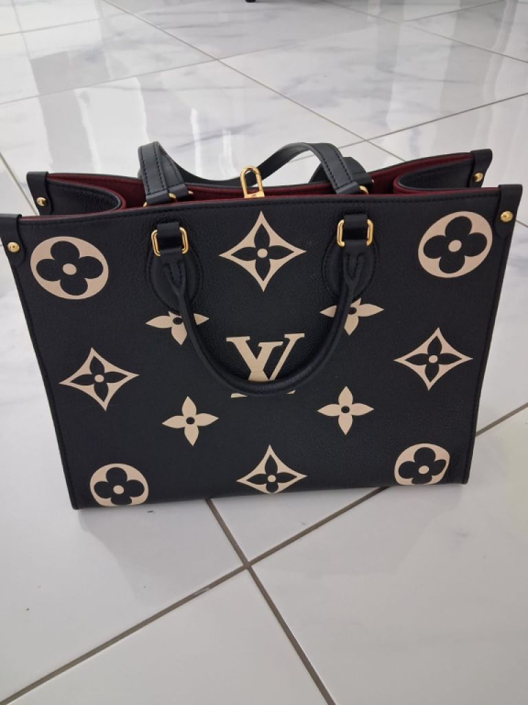 TOP !!!! Bolso LV, talla M, como nuevo, sin signos de uso
