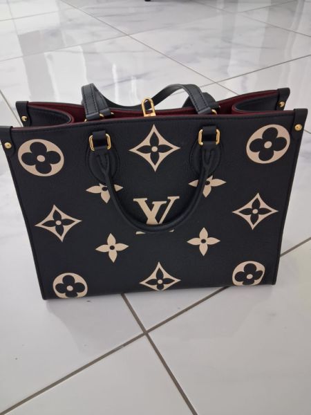 TOP !!!! Bolso LV, talla M, como nuevo, sin signos de uso