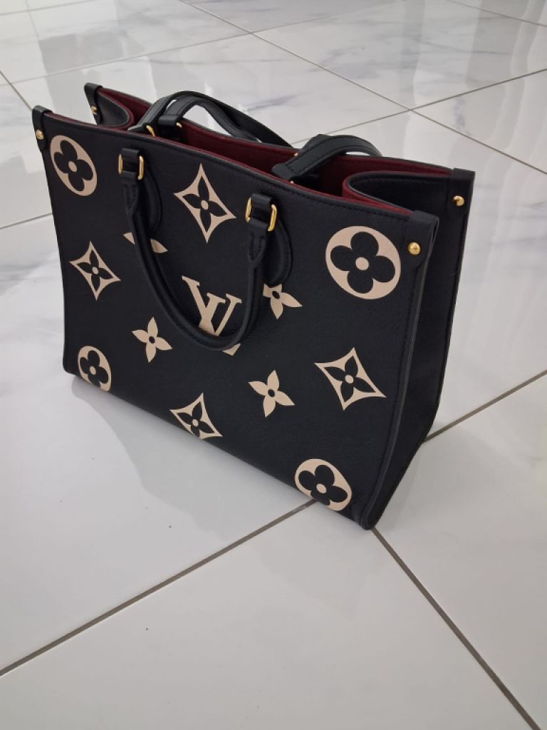 TOP !!!! Bolso LV, talla M, como nuevo, sin signos de uso