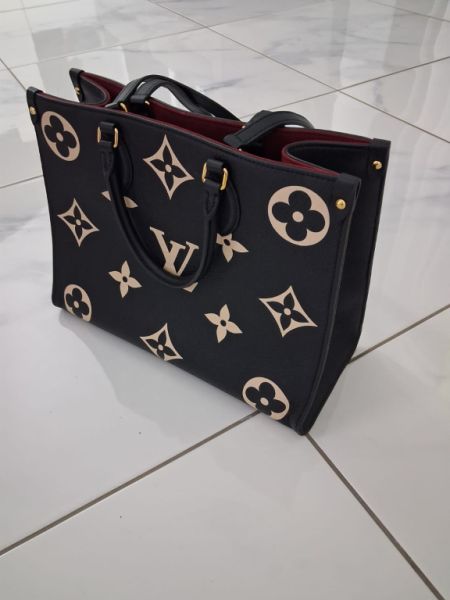 TOP !!!! Bolso LV, talla M, como nuevo, sin signos de uso