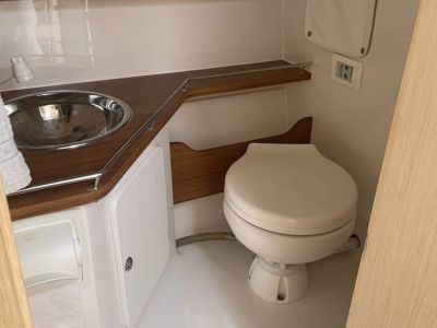 Top Motorboot Atlantic Marine 730, Service neu, 350PS, WC, Kajüte - opt. Liegeplatz in Cala Dor