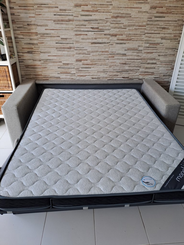 Sofá cama top con colchón nuevo!