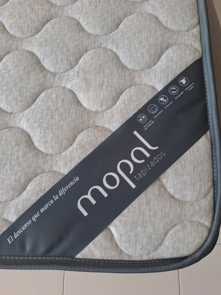 Sofá cama top con colchón nuevo!