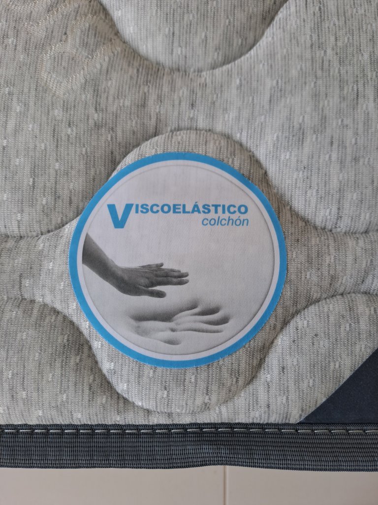 Sofá cama top con colchón nuevo!