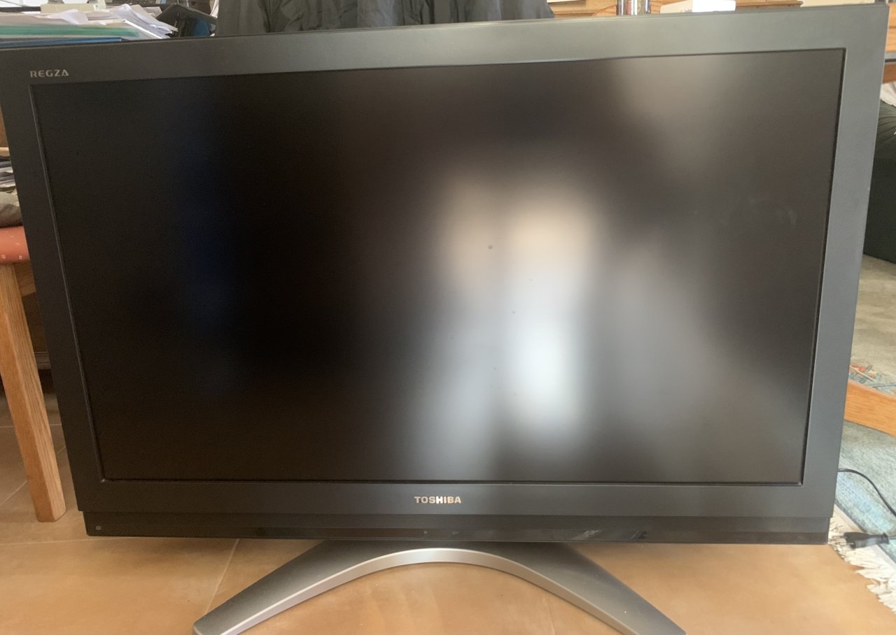 Toshiba LCD Color TV 42A3000P