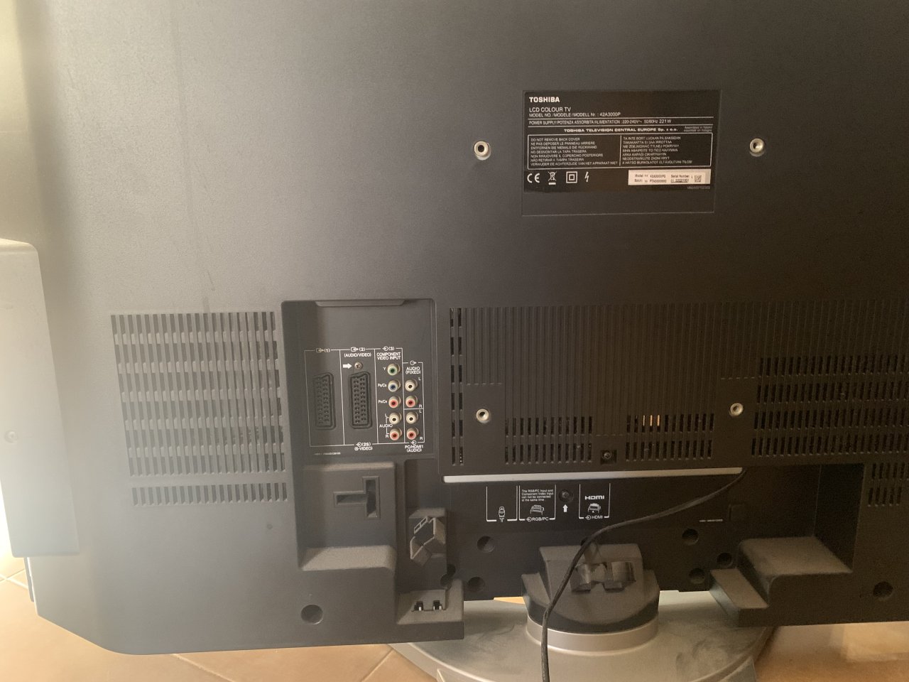 Toshiba LCD Color TV 42A3000P