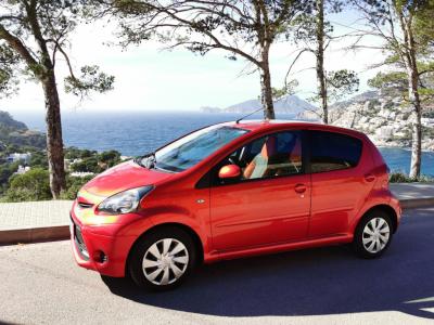 Toyota Aygo X „Connect“ Inferno-Orange