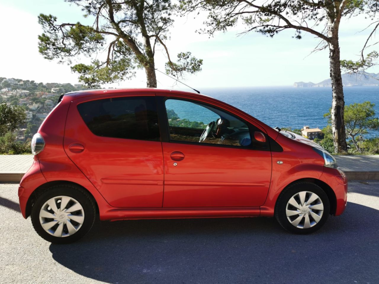 Toyota Aygo X „Connect“ Inferno-Orange