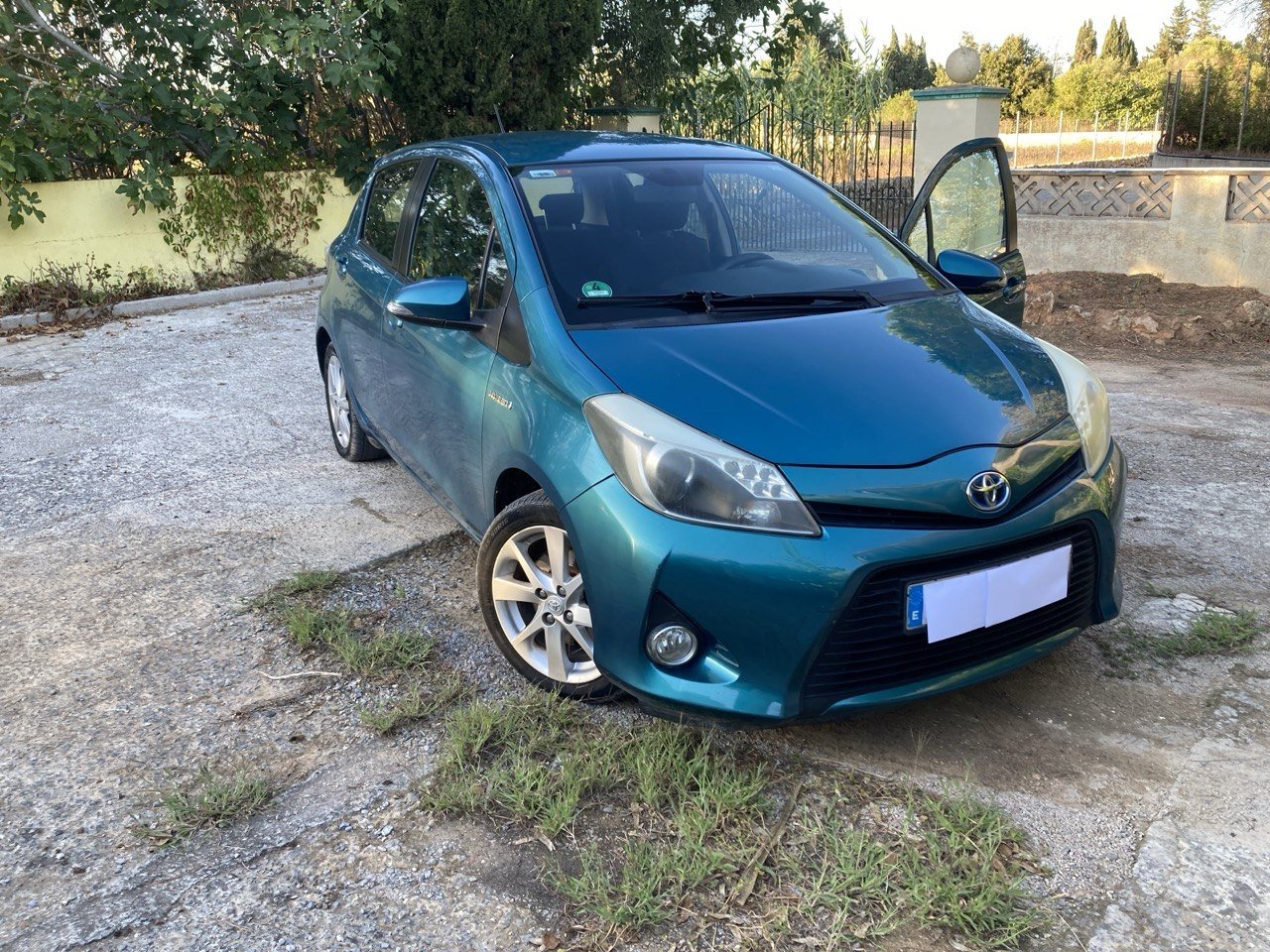 Toyota Yaris Hybrid 2013