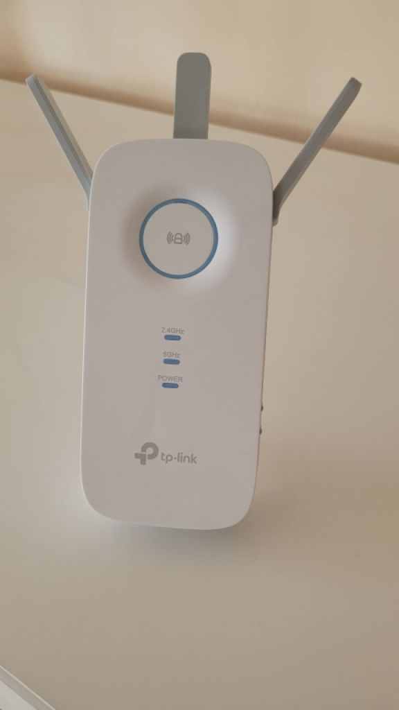 TP-Link RE550 WLAN Verstärker Repeater AC1900 (Dual-WLAN AC + N, 1300MBit/s 5GHz + 600MBit/s 2,4GHz)