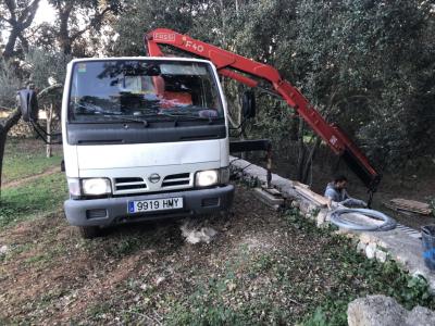 Transport mit Kran und Kipper