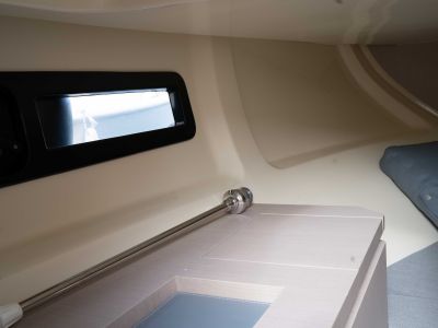 Barco de ensueño: Invictus CX 280 Daycruiser con cabina y WC