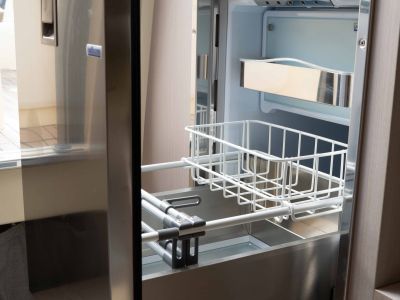 Barco de ensueño: Invictus CX 280 Daycruiser con cabina y WC