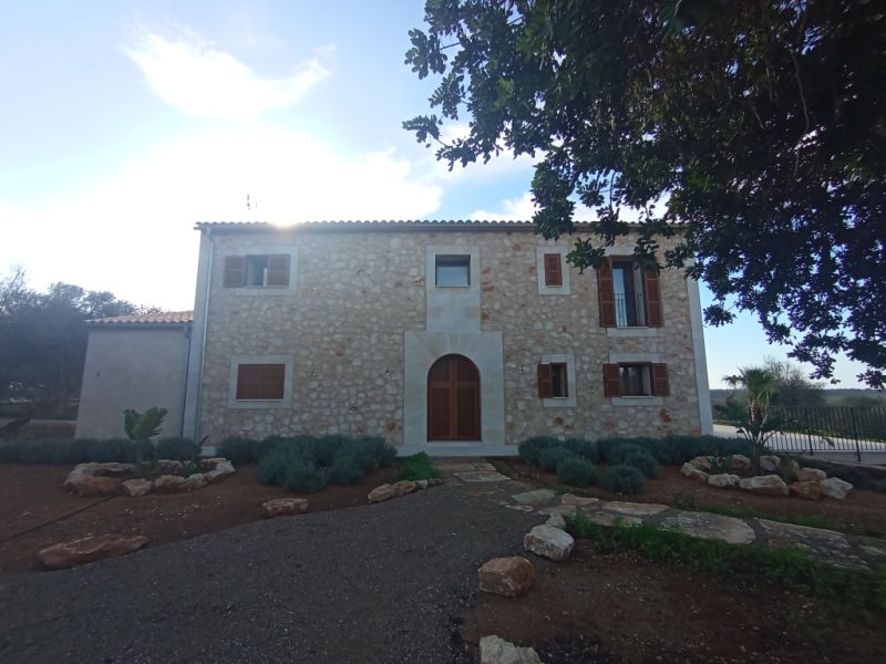 Traumfinca- Neubau - mit  5 SZ und vielen Extras bei Santanyi --- F 06 VK