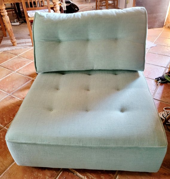 Traumhaft schönes Designer-Sitzelement FAMA ARIANNE LOVE in Mintgrün