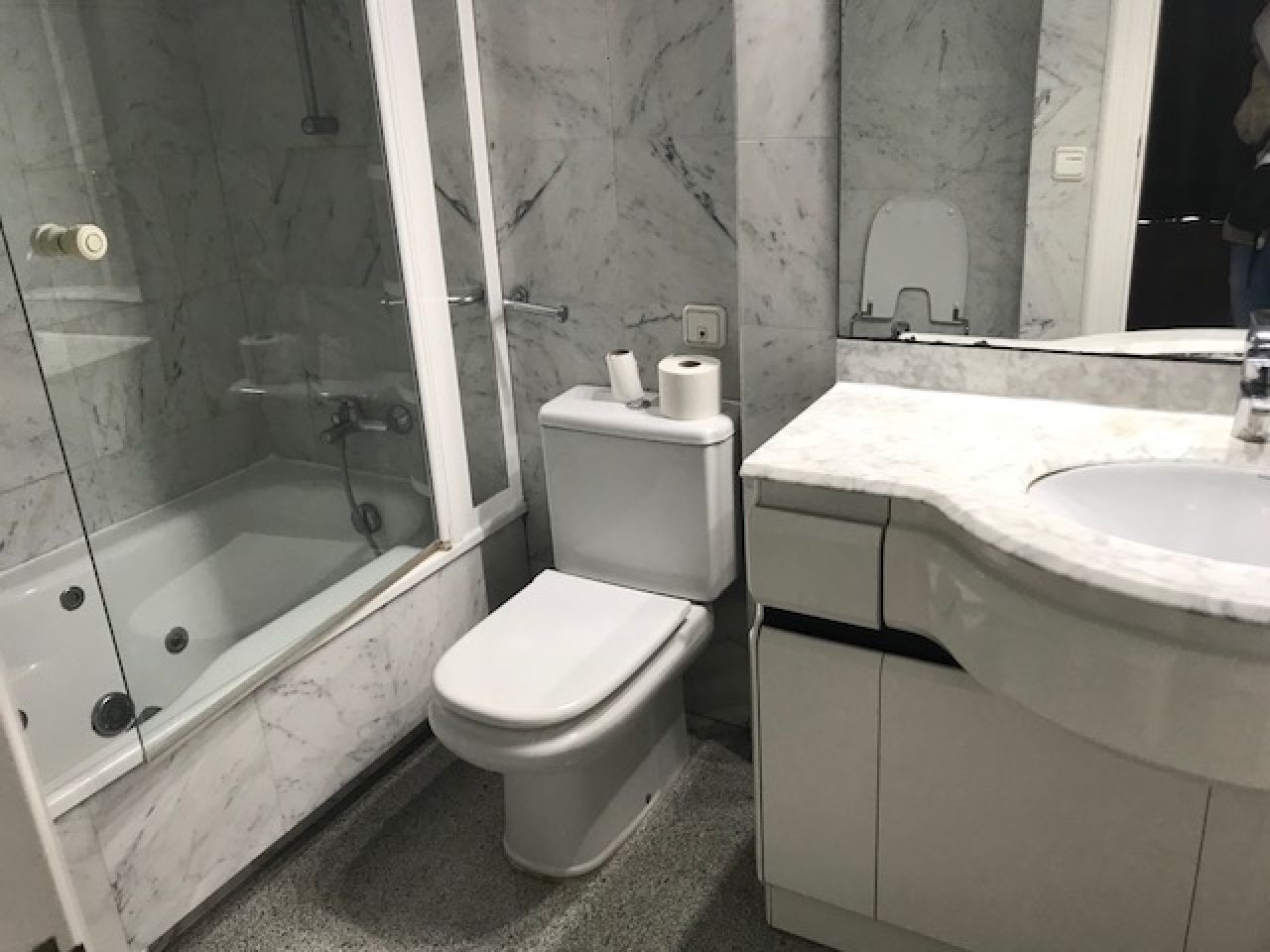 Fantástico apartamento sin amueblar con piscina comunitaria en el puerto de Palma -- AP 11