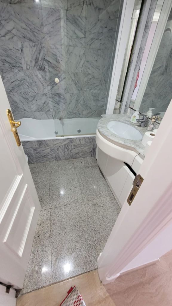 Fantástico apartamento sin amueblar con piscina comunitaria en el puerto de Palma -- AP 11