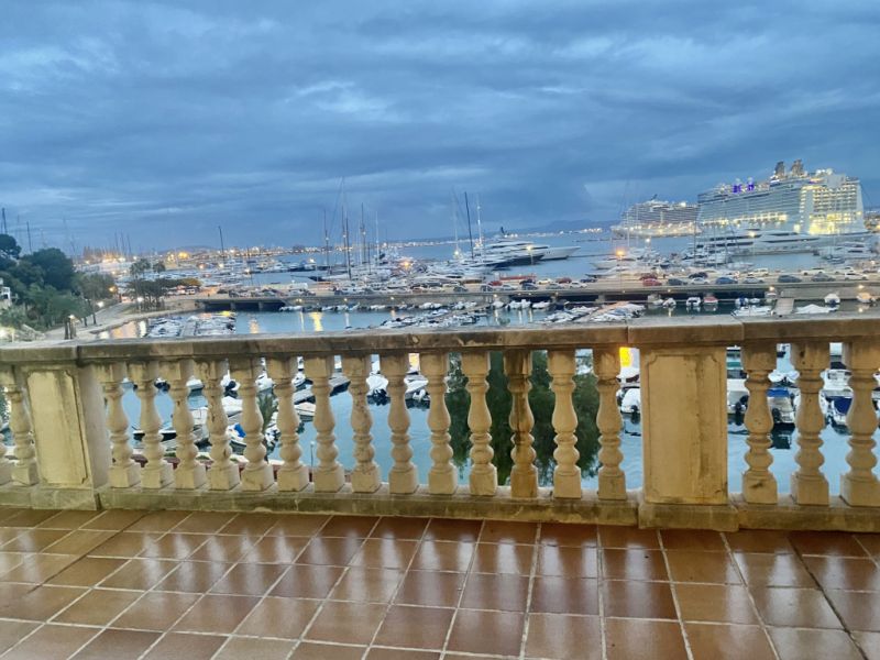 Fantástico apartamento sin amueblar con piscina comunitaria en el puerto de Palma -- AP 11