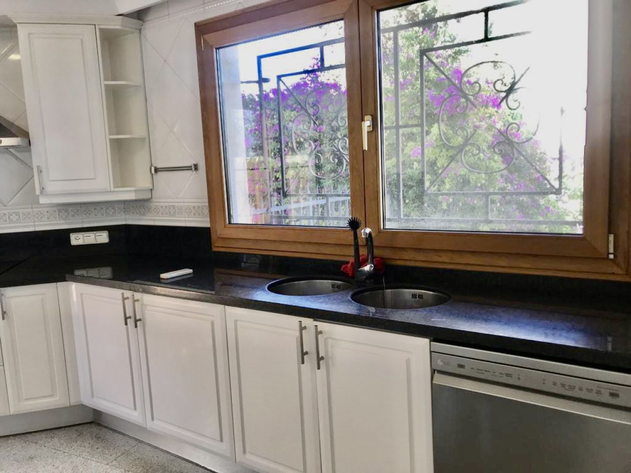 Fantástico apartamento sin amueblar con piscina comunitaria en el puerto de Palma -- AP 11