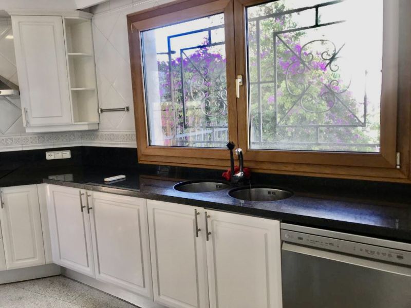 Fantástico apartamento sin amueblar con piscina comunitaria en el puerto de Palma -- AP 11