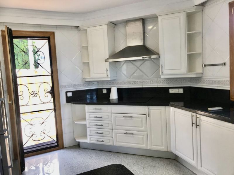 Fantástico apartamento sin amueblar con piscina comunitaria en el puerto de Palma -- AP 11