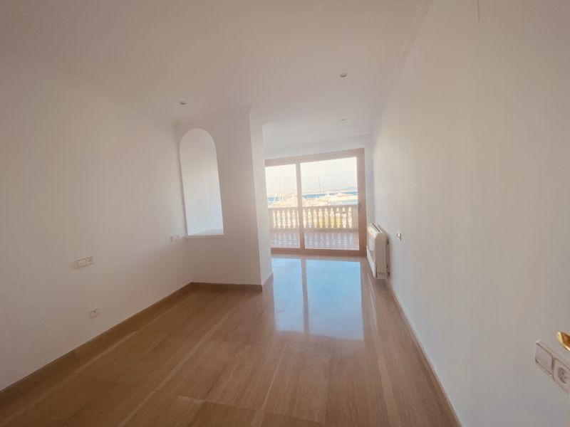Fantástico apartamento sin amueblar con piscina comunitaria en el puerto de Palma -- AP 11