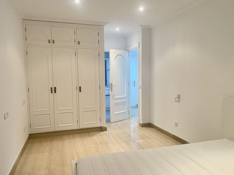 Fantástico apartamento sin amueblar con piscina comunitaria en el puerto de Palma -- AP 11