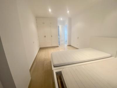 Fantástico apartamento sin amueblar con piscina comunitaria en el puerto de Palma -- AP 11