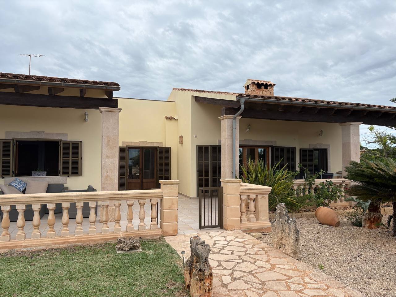 Dream Finca seeks roommate