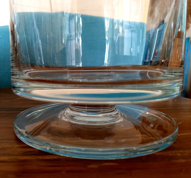 Trendy glass vase