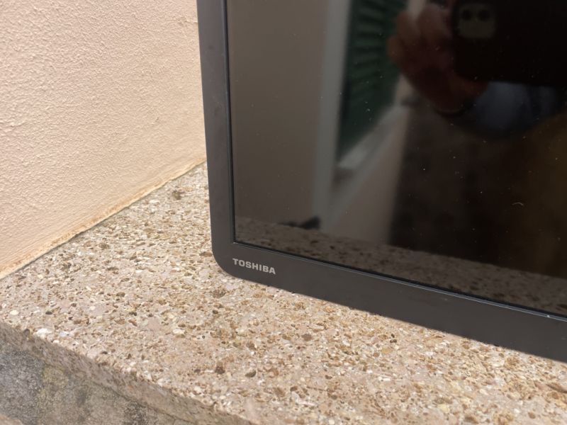 TV - Televisor Toshiba con mando a distancia