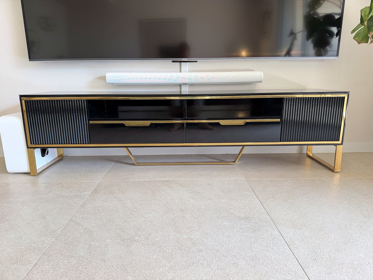 TV-Lowboard 200 cm schwarz/gold mit Rillenfront