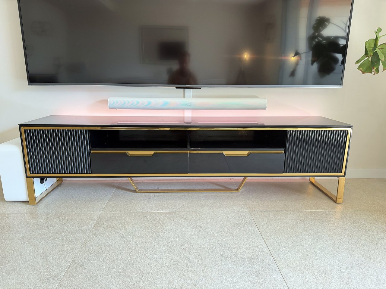 TV-Lowboard 200 cm schwarz/gold mit Rillenfront