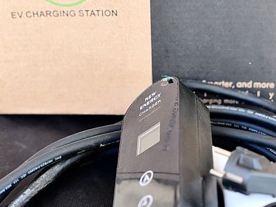 Type 2 charger for electric vehicles, 3.5 kW with switchable current from 8 A to 16 A, with display
