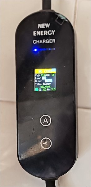 Type 2 charger for electric vehicles, 3.5 kW with switchable current from 8 A to 16 A, with display